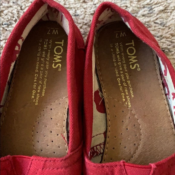 Red Toms size 7 - Picture 4 of 6